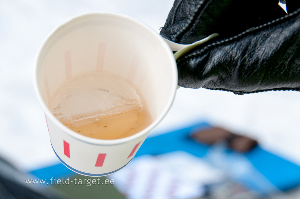 Väljas oli nii külm, et termosest võetud tee ja selle viimane lonks külmus topsis ära